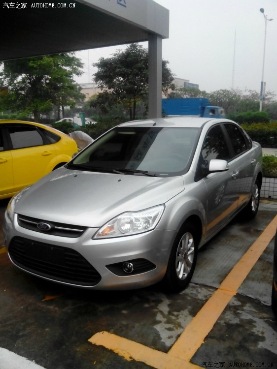 2013款经典福克斯,银色1.8mt基本