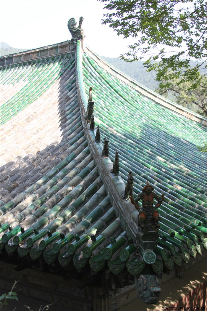 大殿的檐壁,造型很美!