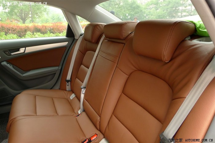 【图】2013a4l标准银色灰内饰换了棕色座椅和导航