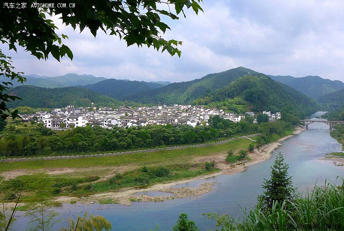 祁门县渚口乡的渚口村三面环水,风光秀丽.