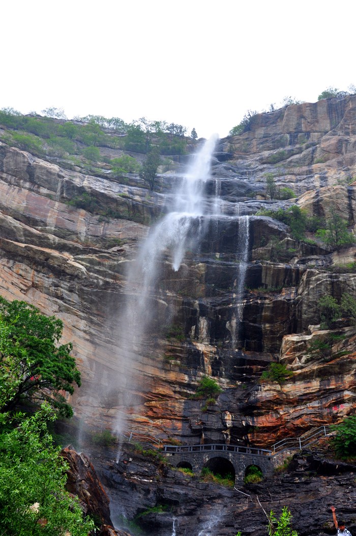 游世界地质森林公园卢崖瀑布