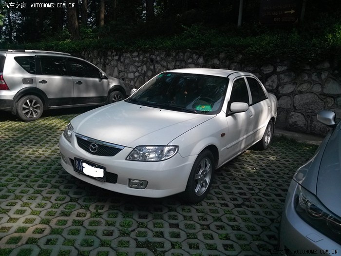 车展换车出马自达323白色私家车1楼更新大量新图