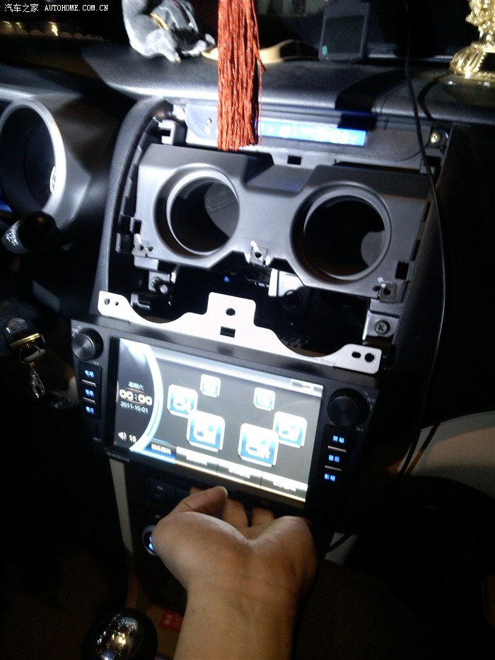 自己动手安装导航~西玛8寸全格式~  嘿嘿~还在用七寸mp4吗