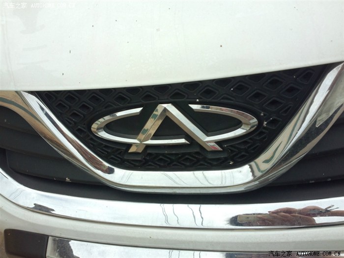 车头u字型车标两边黑色漆脱漆能索赔吗