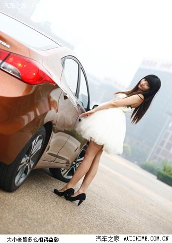 所谓伊人在车一方我的大老婆小老婆美美齐亮相