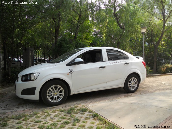 爱唯欧三厢尾翼安装过程及注意事项