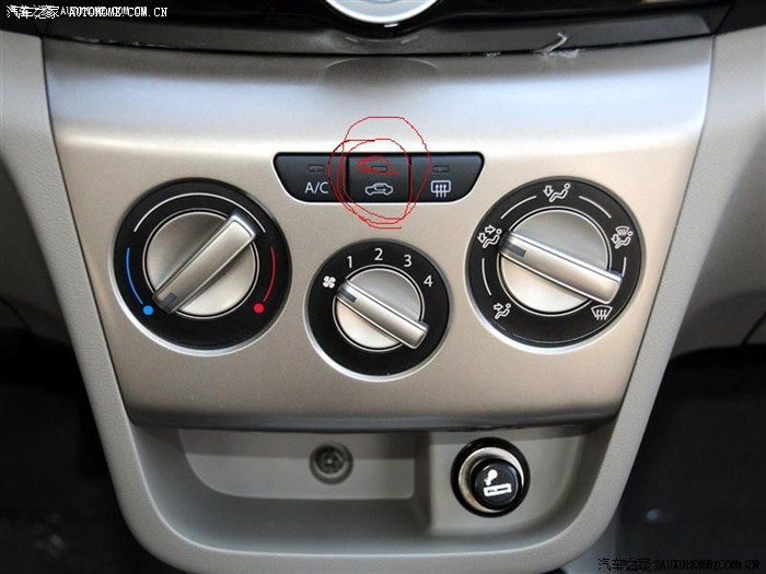 滑圈圈的位置就是内循环按钮,灯亮了就是内循环.