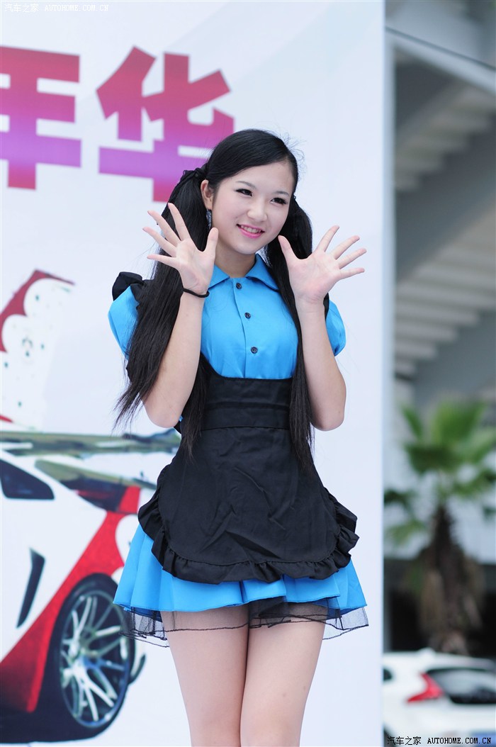 甘露露现柳州车展人气高现场挤满人