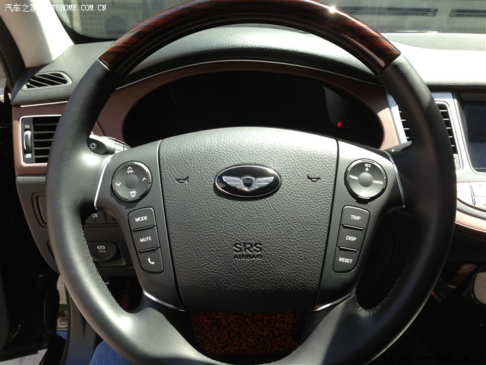 劳恩斯方向盘翅膀标