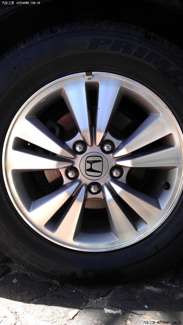 再出一套八代雅阁原车轮毂和轮胎1200元