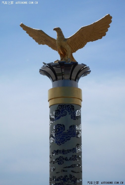 成吉思汗广场海东青图腾柱