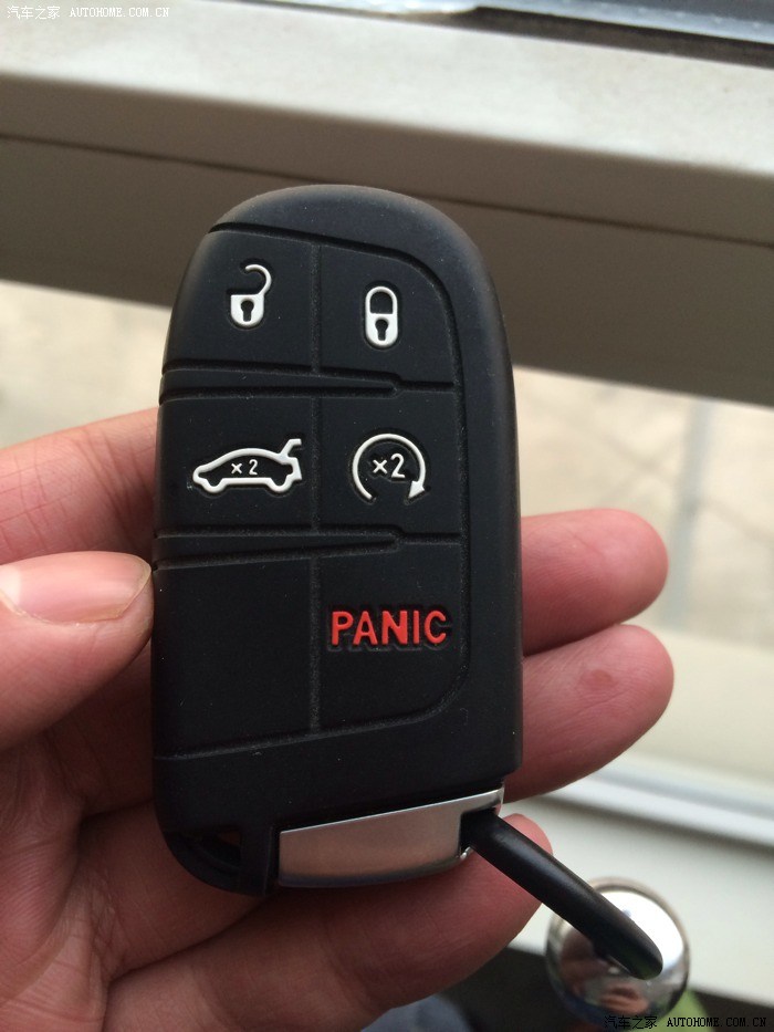 车钥匙上的按键是什么意思?