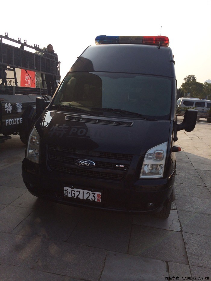 义乌特警装甲车嗨啊