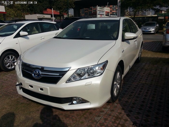 乌市牌照13年11月刚买的白色混动凯美瑞能卖多少钱?