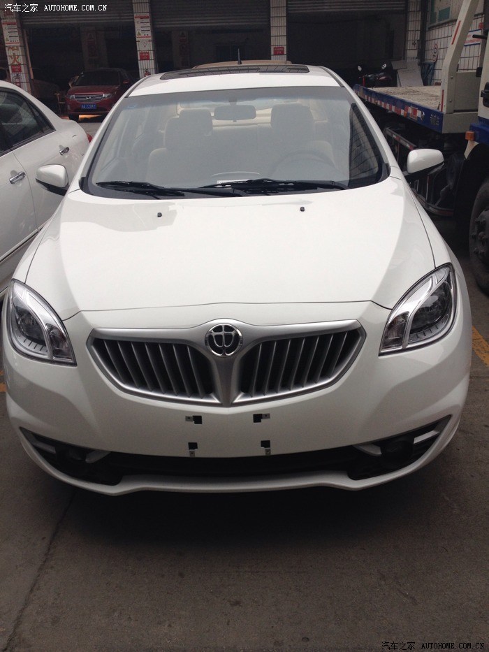 成都白色小三领回家半月小弟前来报告