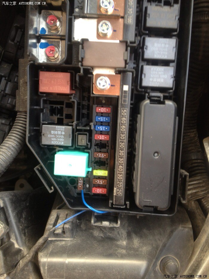 九代思域12年十周年纪念版的保险盒acc在哪里啊