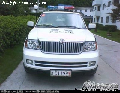 林肯警车 图个热闹 见怪不怪