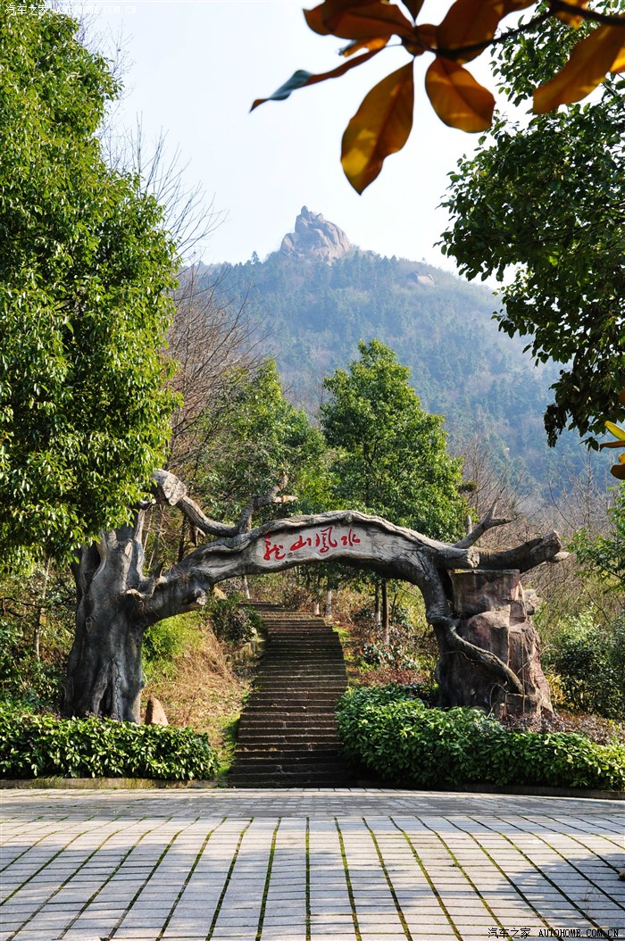 闲云三八踏青出游巨石山