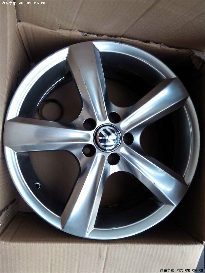 2013款大众新朗逸16寸轮毂