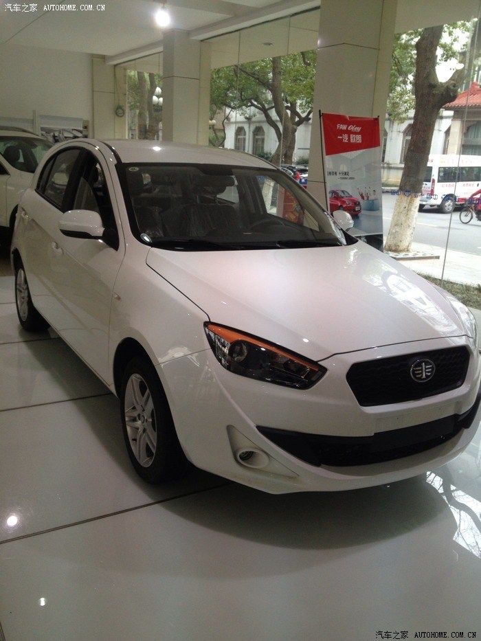 这也是最新款的欧朗啊,1.5l自然吸气的手动舒适的,这是两厢的啊.