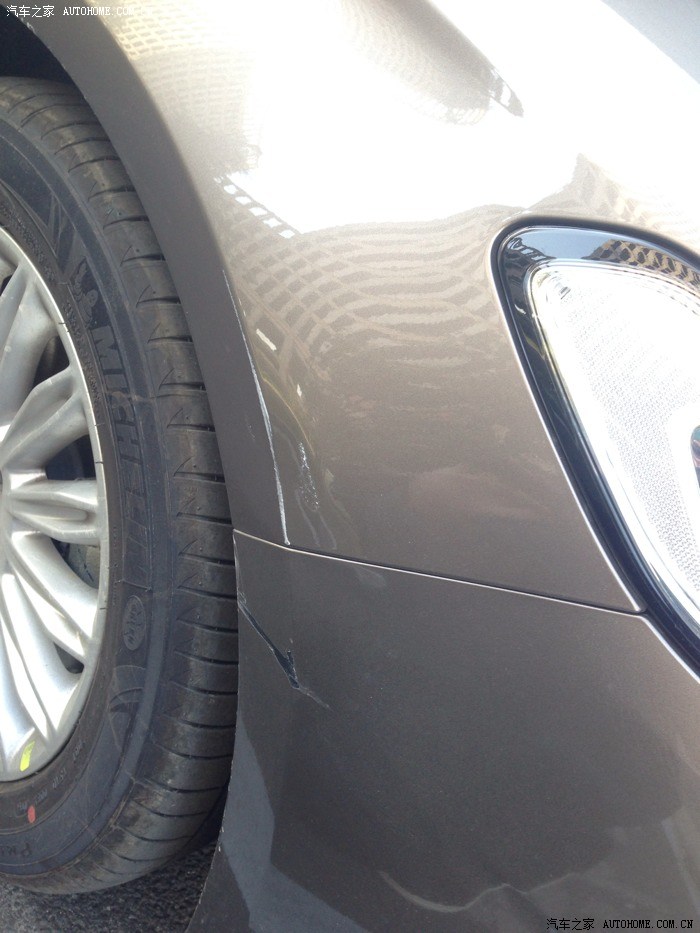 车磕碰了看看修下要多少钱