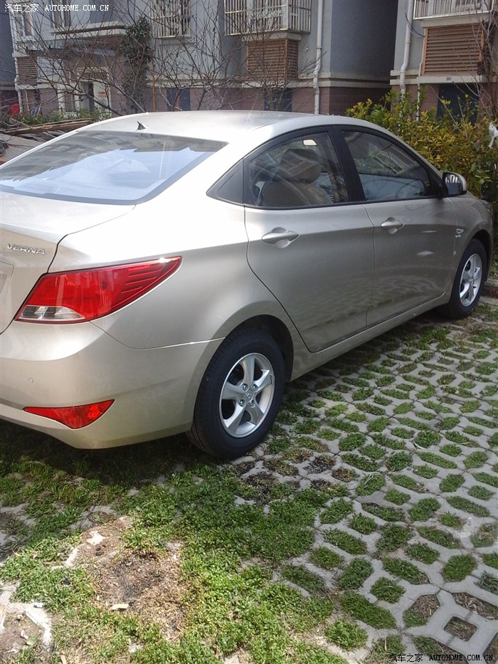 2014款银白色瑞纳石家庄首提作业