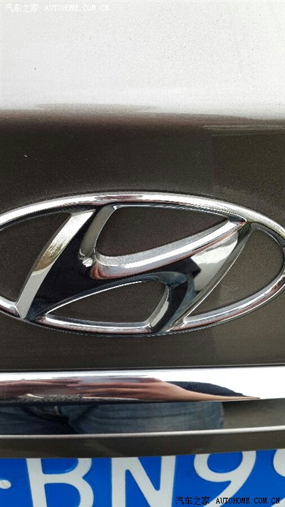 两个月整的悦动车标这是怎么了