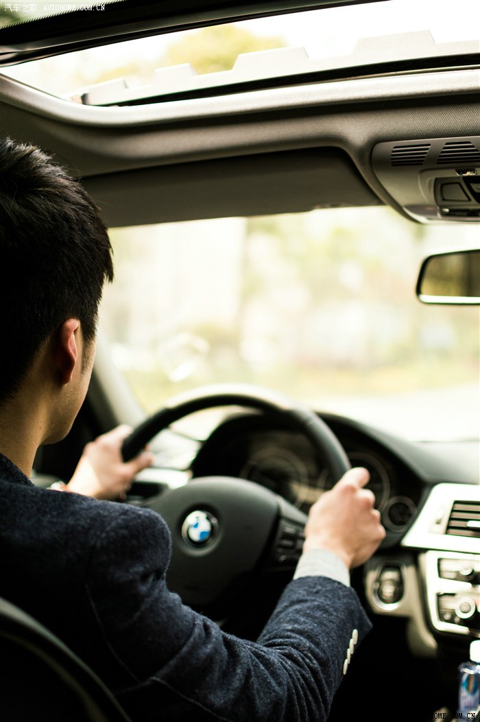 人家内有老婆黑丝我只有自拍照昼夜下的白色320li作业