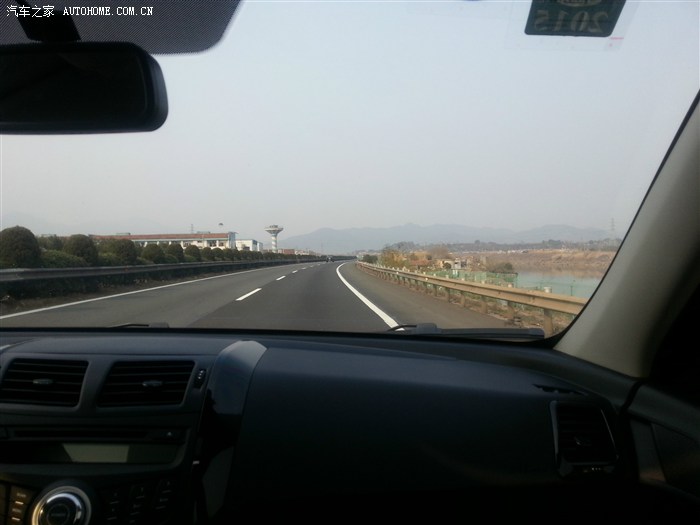 第一次坐在副驾驶~ 开车的还是个女魔头,第一次上高速!怕