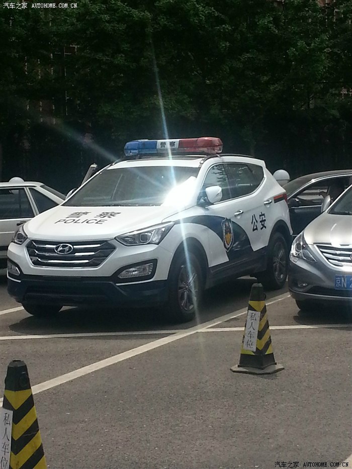 看看警车全新胜达好酷额