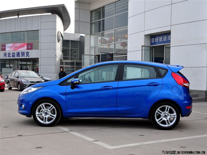 关于爱唯欧两厢尾翼的解答