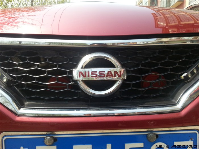 闷骚红骐达安装日产运动版喇叭顺便改白底红字车标