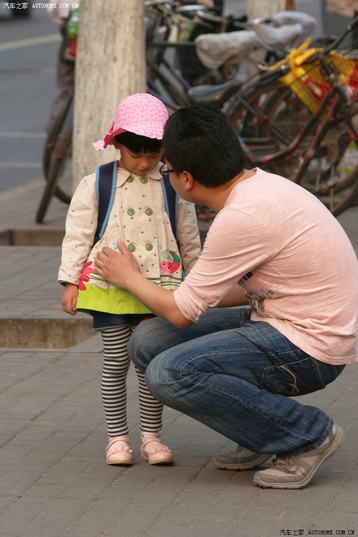 【人像】一个小男孩从幼儿园回家路上发生的故事,纪实@更新