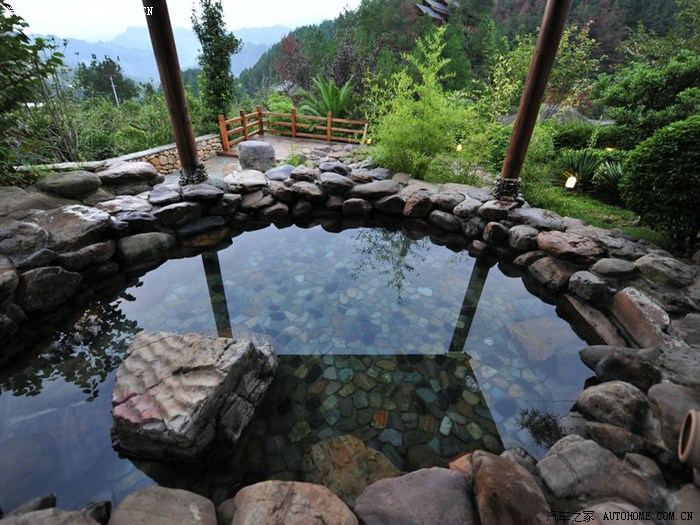 自驾游贵州凯里西江千户苗寨看苗家妹子浪洞森林温泉