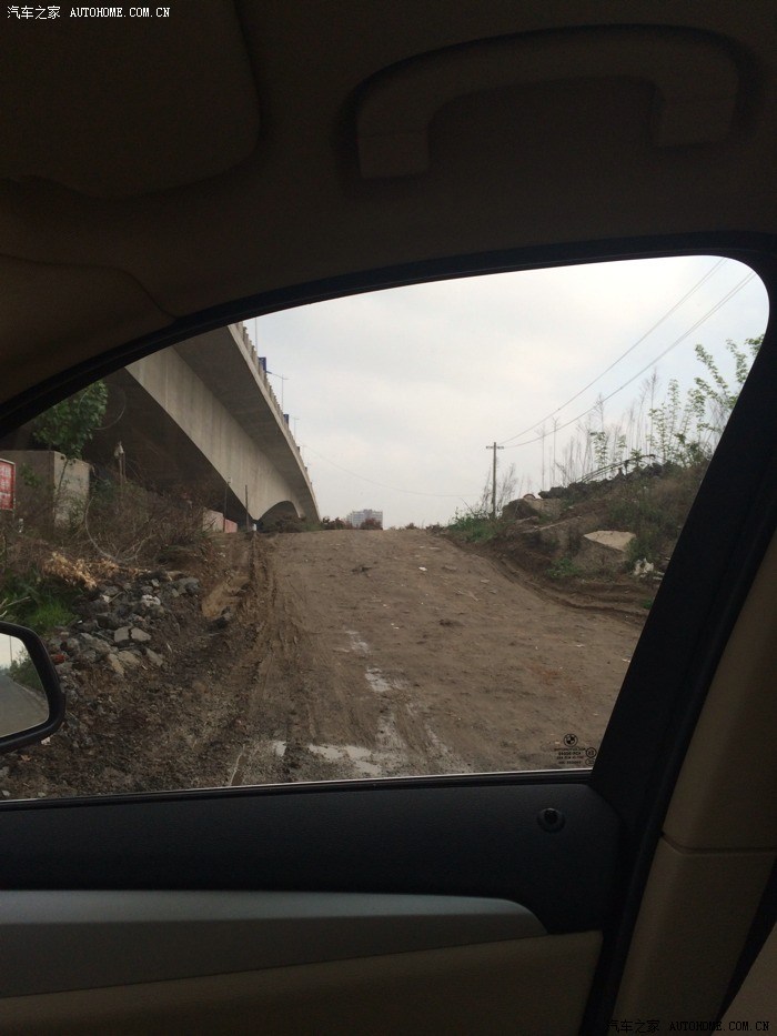 今天爬了个15度左右的坡,突然中控有个红灯闪过!