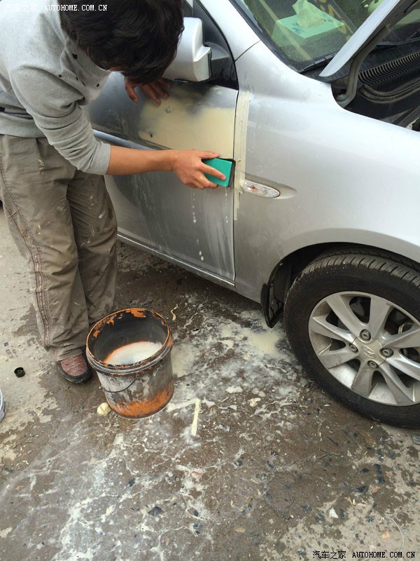 小雅被2个电动车撞了副驾驶车门变形车头刮漆钣金补漆