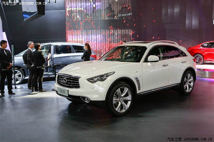 美模 靓车,请在北京车展英菲尼迪展台看好你的男朋友qx70 除了前几天
