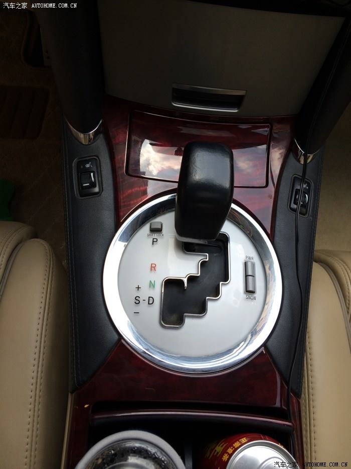 排档是新锐所羡慕不来了,蛇形档位,晚上很漂亮.