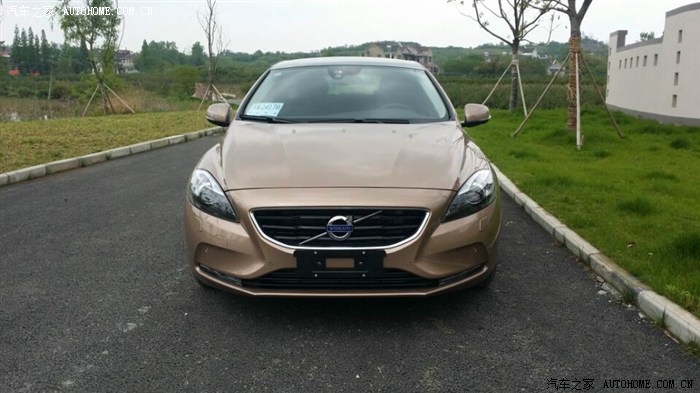 【图】新人报到 今天刚提的金色v40_沃尔沃v系列论坛_汽车之家论坛