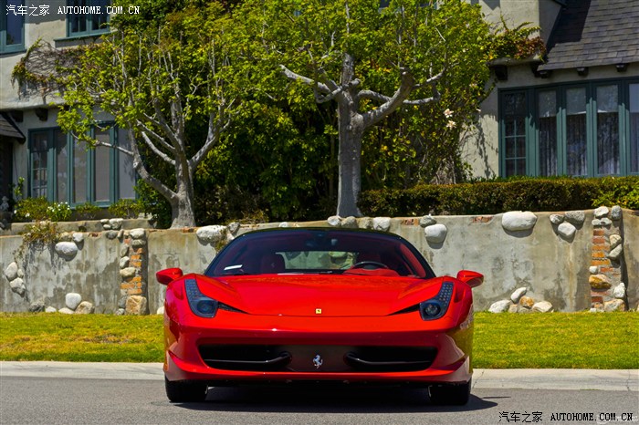 美国拍摄红色黑顶法拉利458italia