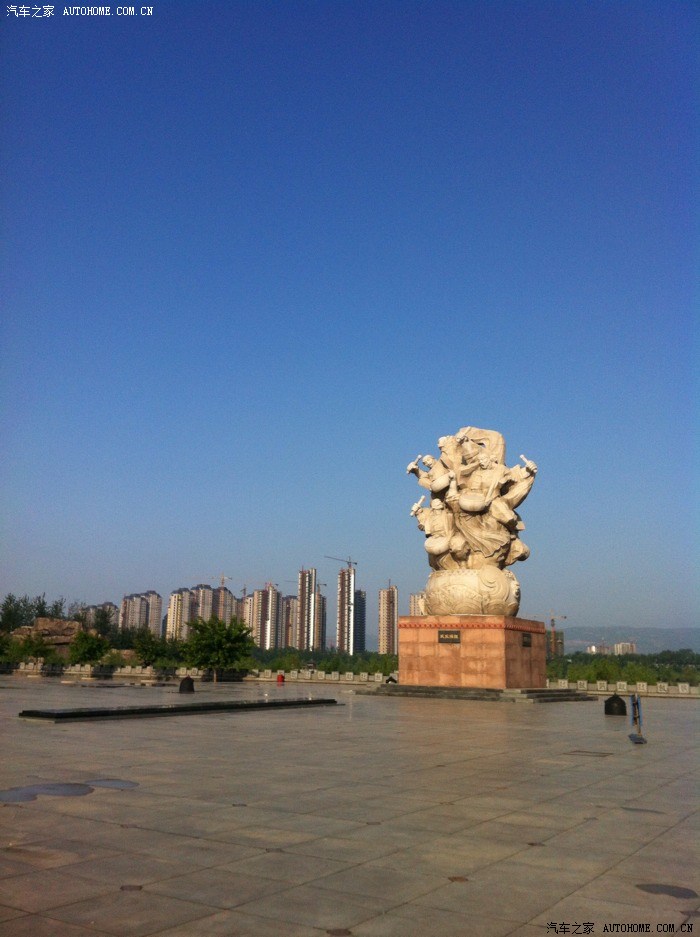 游览临汾锣鼓大桥,石鼓无声,却处处给人以震撼,在我心底回响着