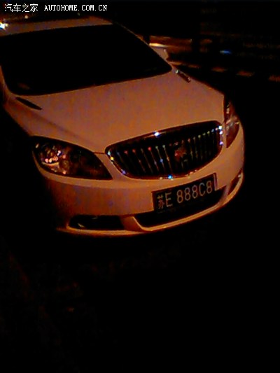 晚上路边偶遇小昴的师兄,牌照很牛.