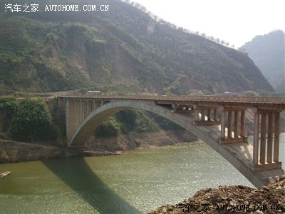这就是李仙江,大桥很漂亮