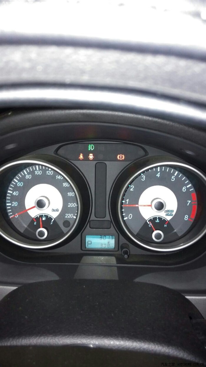 今天奇怪了,新凯越开小灯,和近光灯有仪表盘有提示了