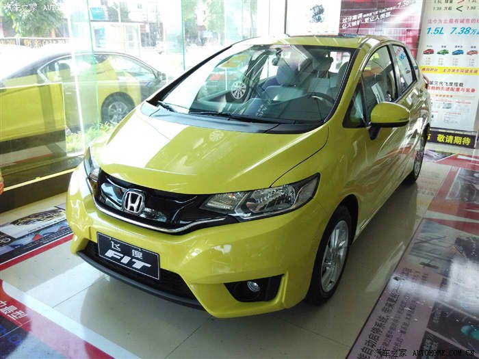 今天去看了顶配版的新月黄飞度