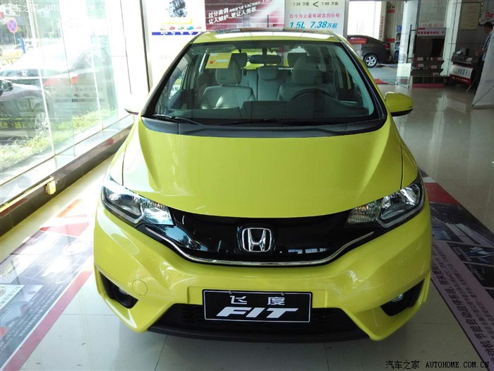 今天去看了顶配版的新月黄飞度