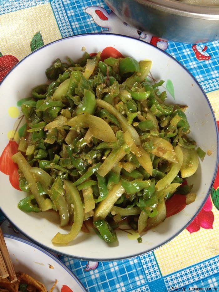 第五个压轴菜,青辣椒炒绿西红柿!很香!