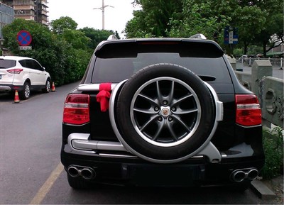 有没看过这种后门备胎架?