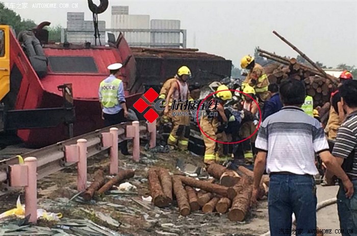 浙大校长奥迪违章强行疯狂变道,被大货车压成肉泥