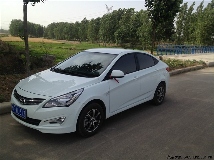 【图】白娜偶遇大众小钢炮!_瑞纳论坛_汽车之家论坛